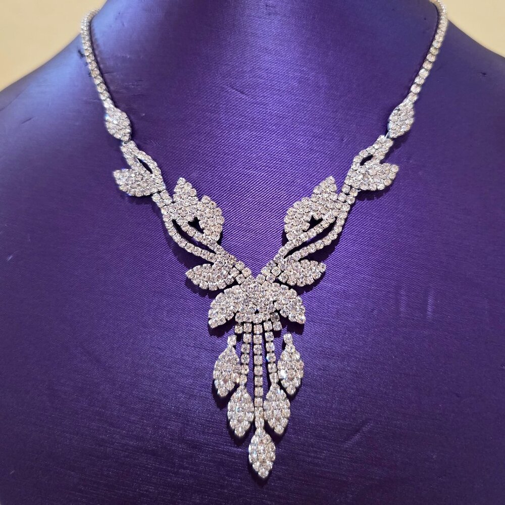 Stunning Petal Leaf Drop Long Elegant Prong-Set Flexible Rhinestone Necklace